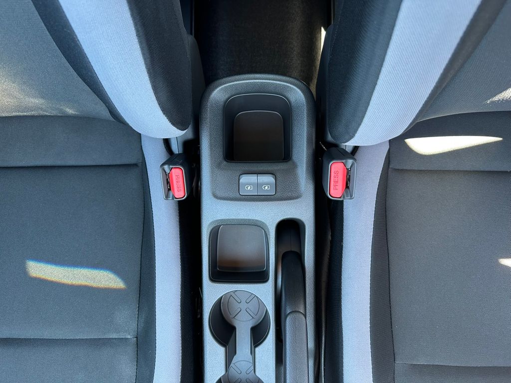 2025 Nissan Versa 1.6 S photo 18