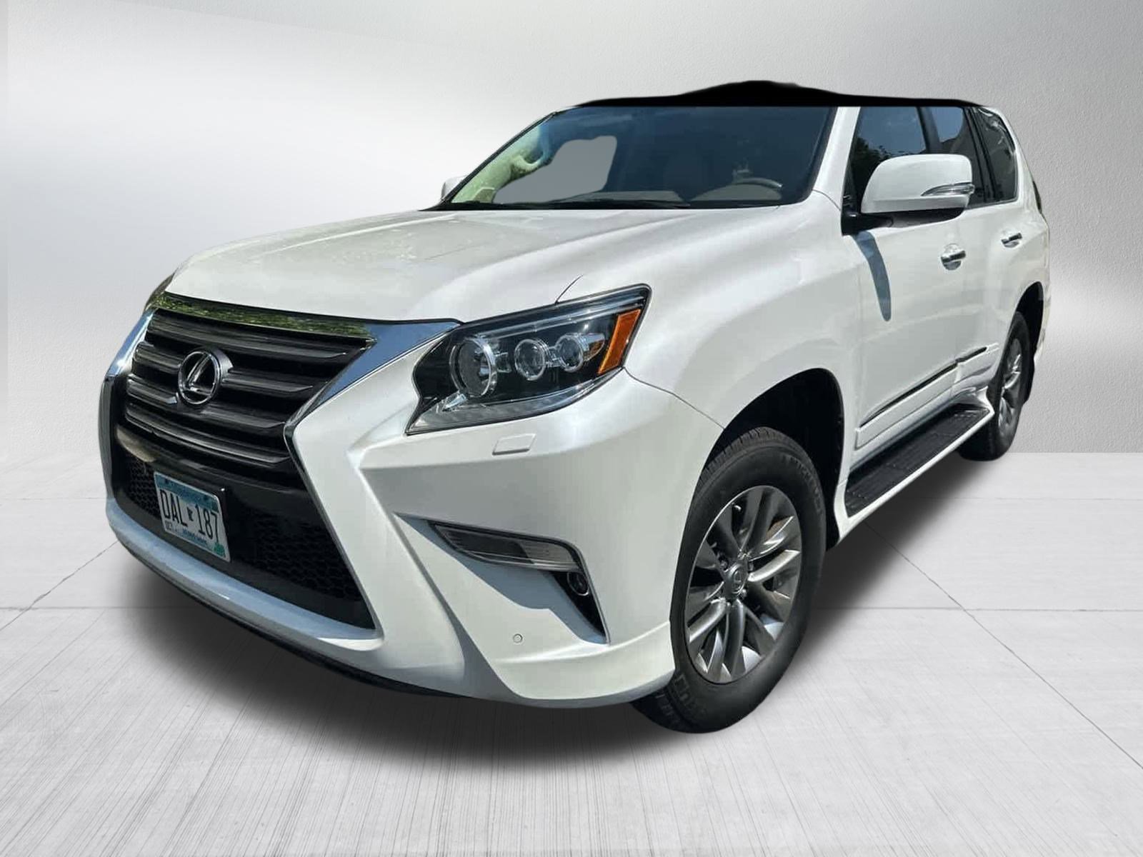 2017 Lexus GX 460 Luxury photo 2