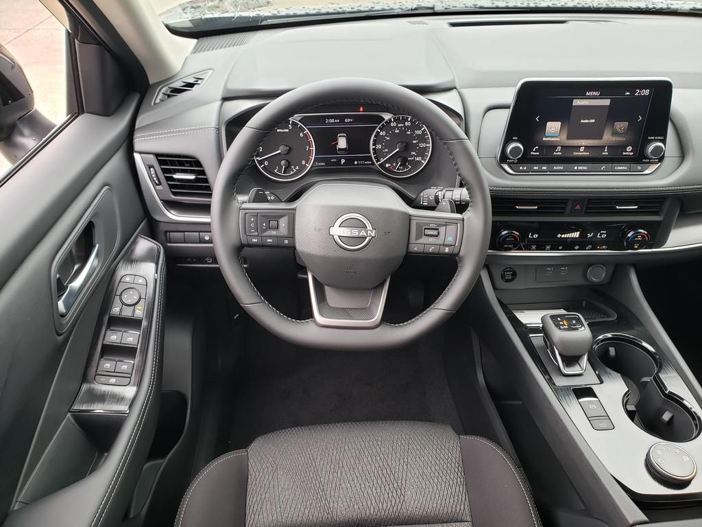 2026 Nissan Rogue SV photo 10