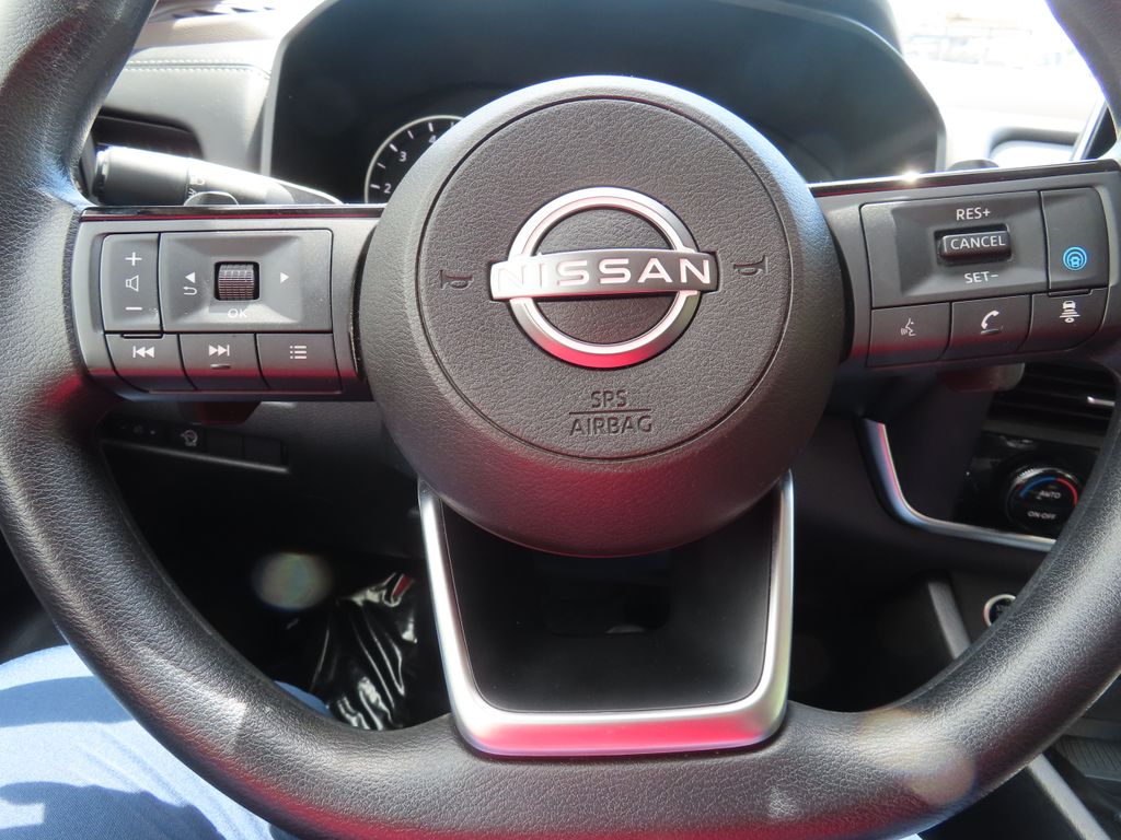 2023 Nissan Rogue SV photo 8