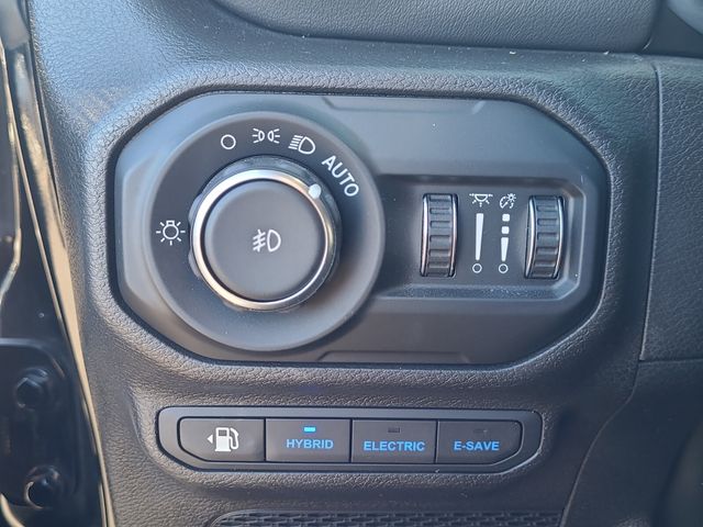 2022 Jeep Wrangler Unlimited Sahara 4xe photo 17