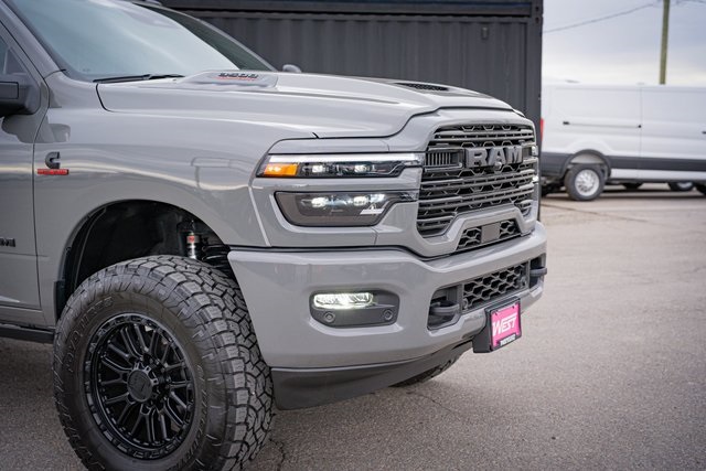 2025 Ram 3500 Laramie photo 4