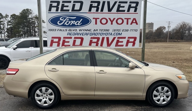 2011 Toyota Camry LE's photo