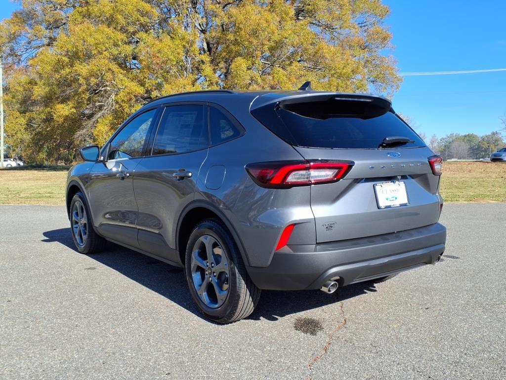 2025 Ford Escape ST-Line photo 2