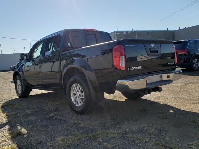 2014 Nissan Frontier SV Crew Cab photo 3