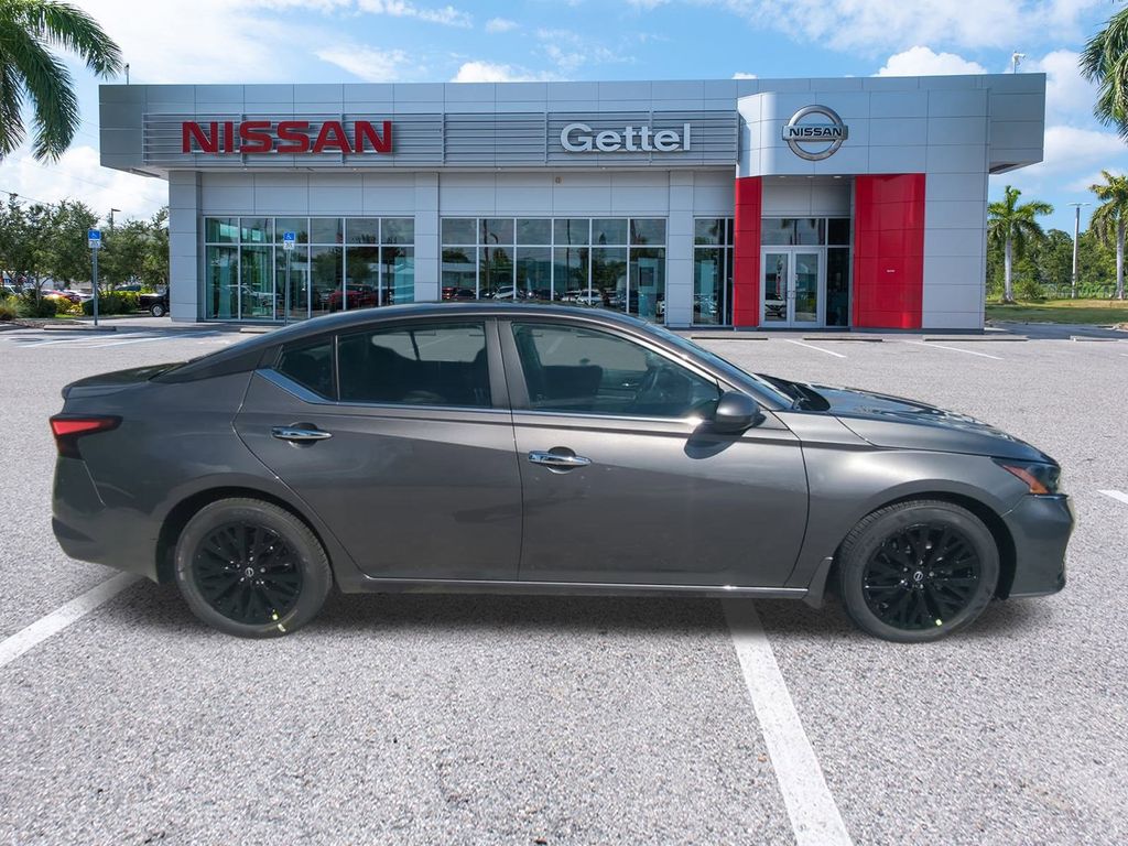 2025 Nissan Altima SV Special Edition photo 3