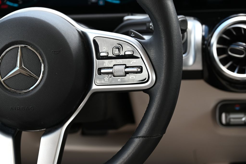 2022 Mercedes Benz GLB 250 photo 13