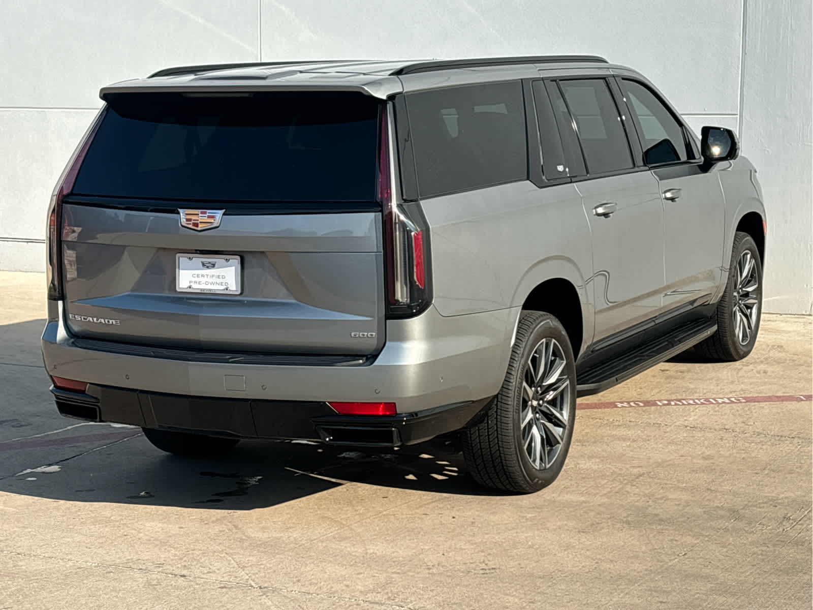 2023 Cadillac Escalade ESV Sport photo 4
