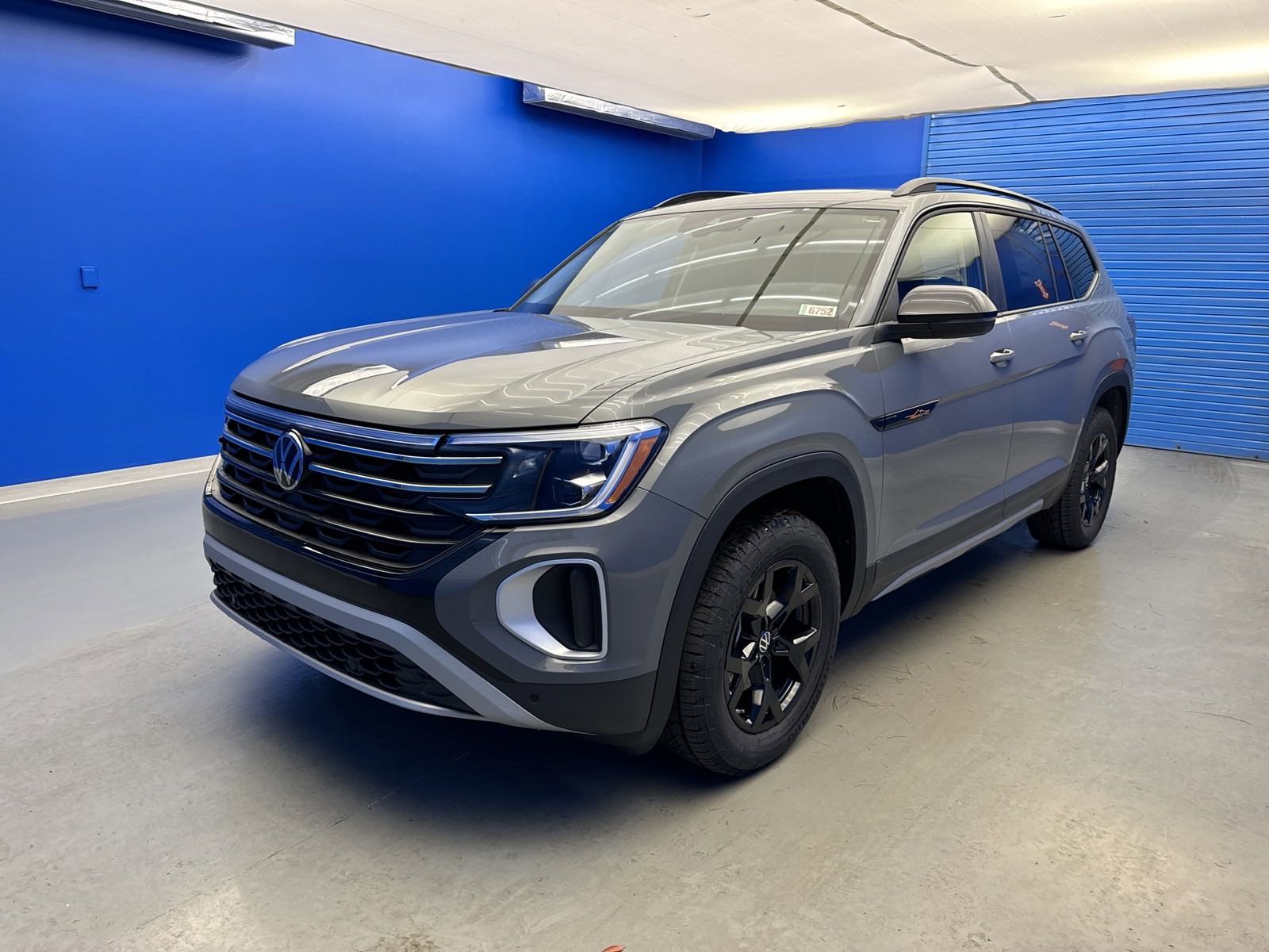 2025 Volkswagen Atlas Peak Edition SE photo 4