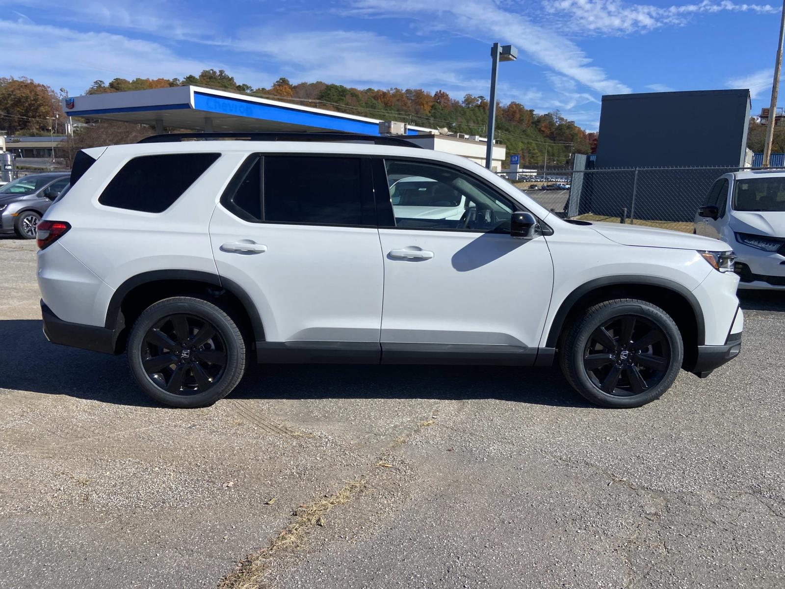 2025 Honda Pilot Black Edition photo 2