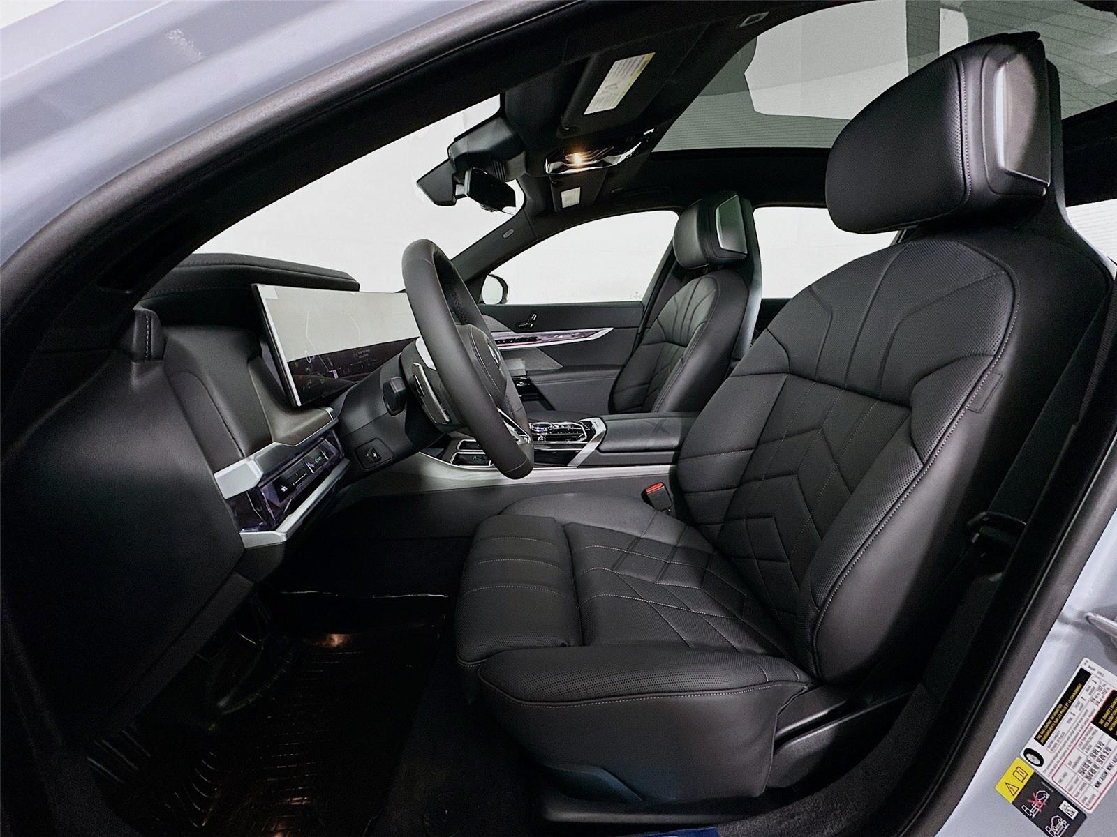 2026 Bmw 750e photo 17