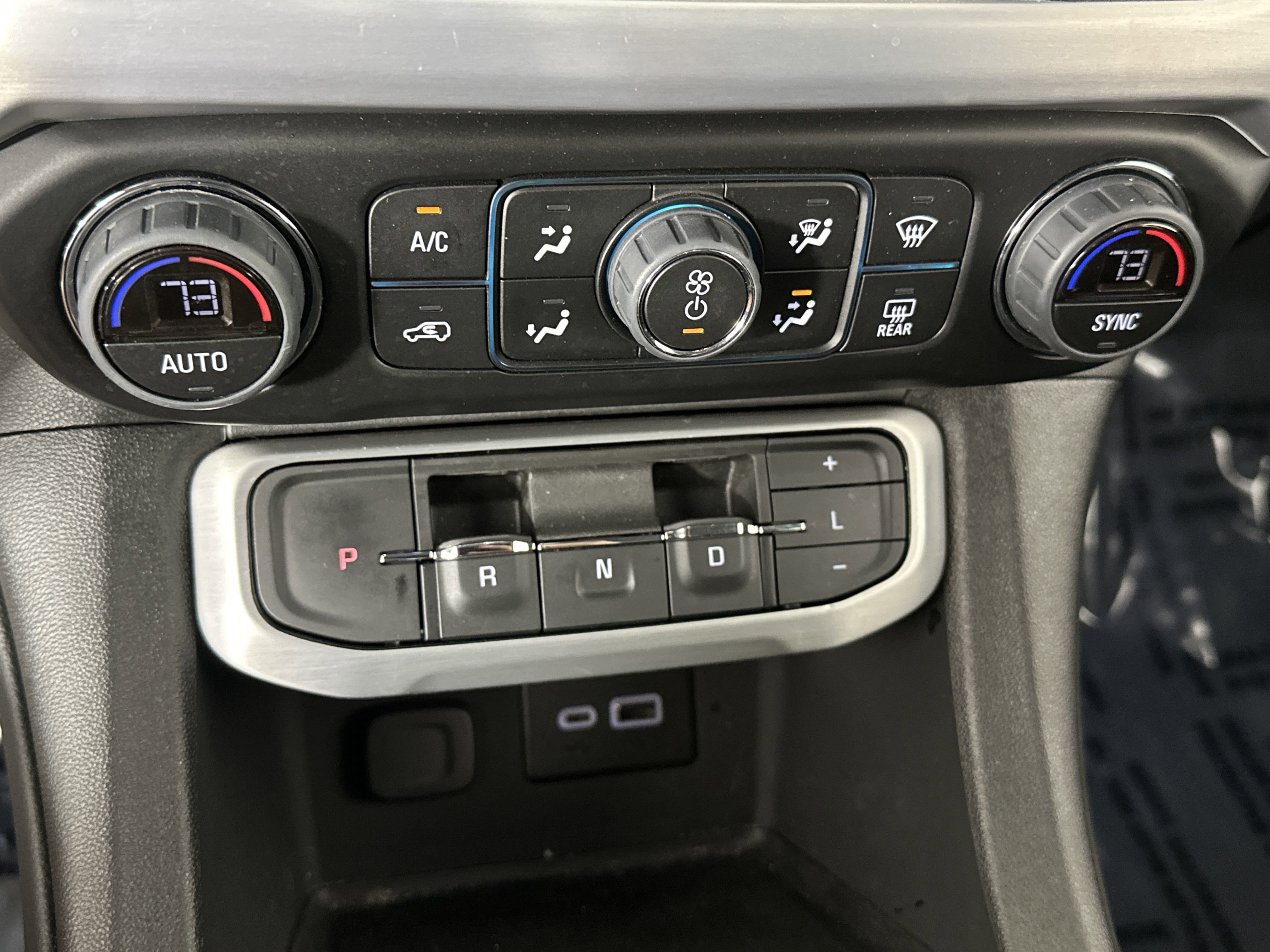 2023 Gmc Acadia SLE photo 12