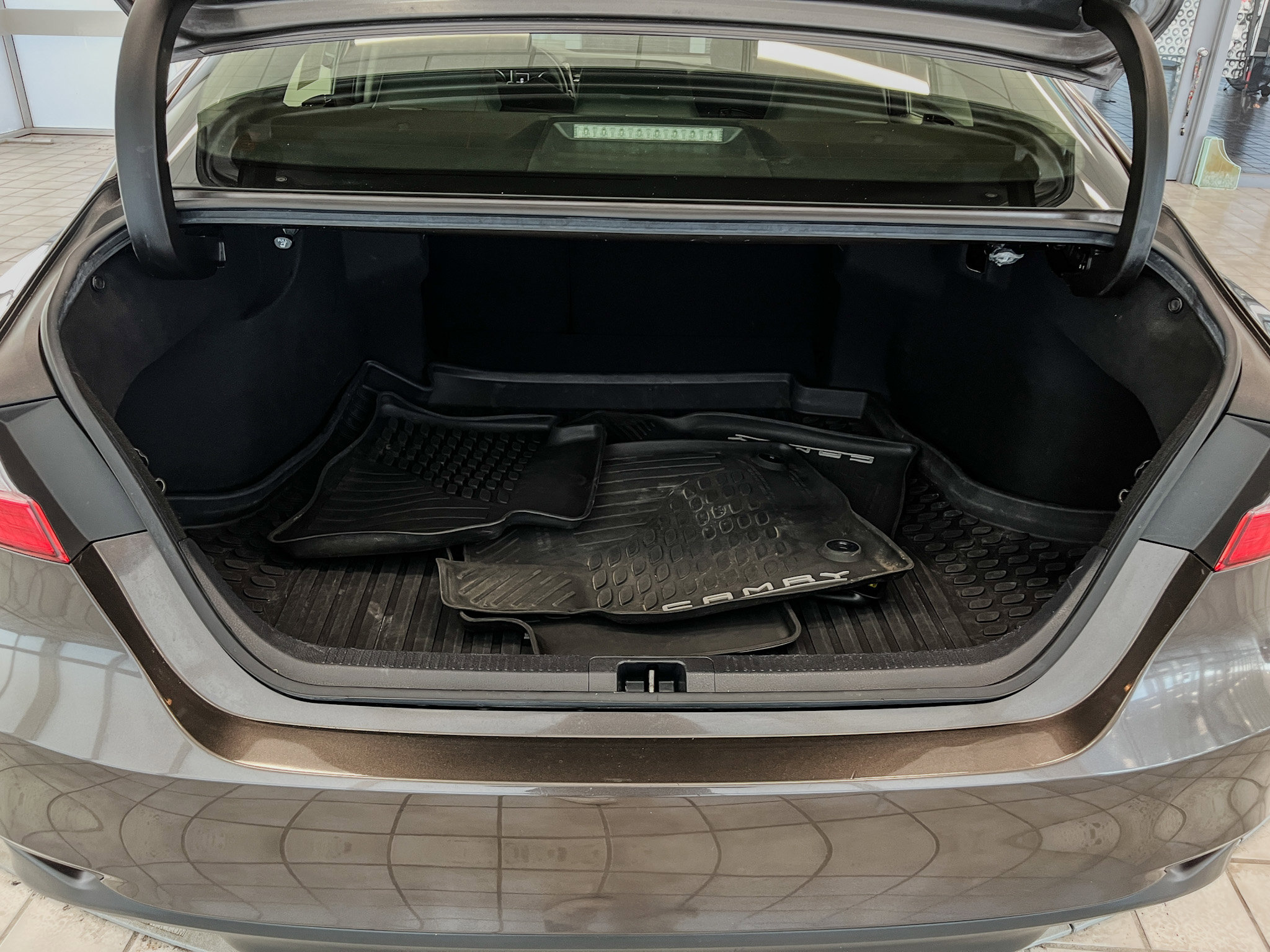 2018 Toyota Camry LE photo 27