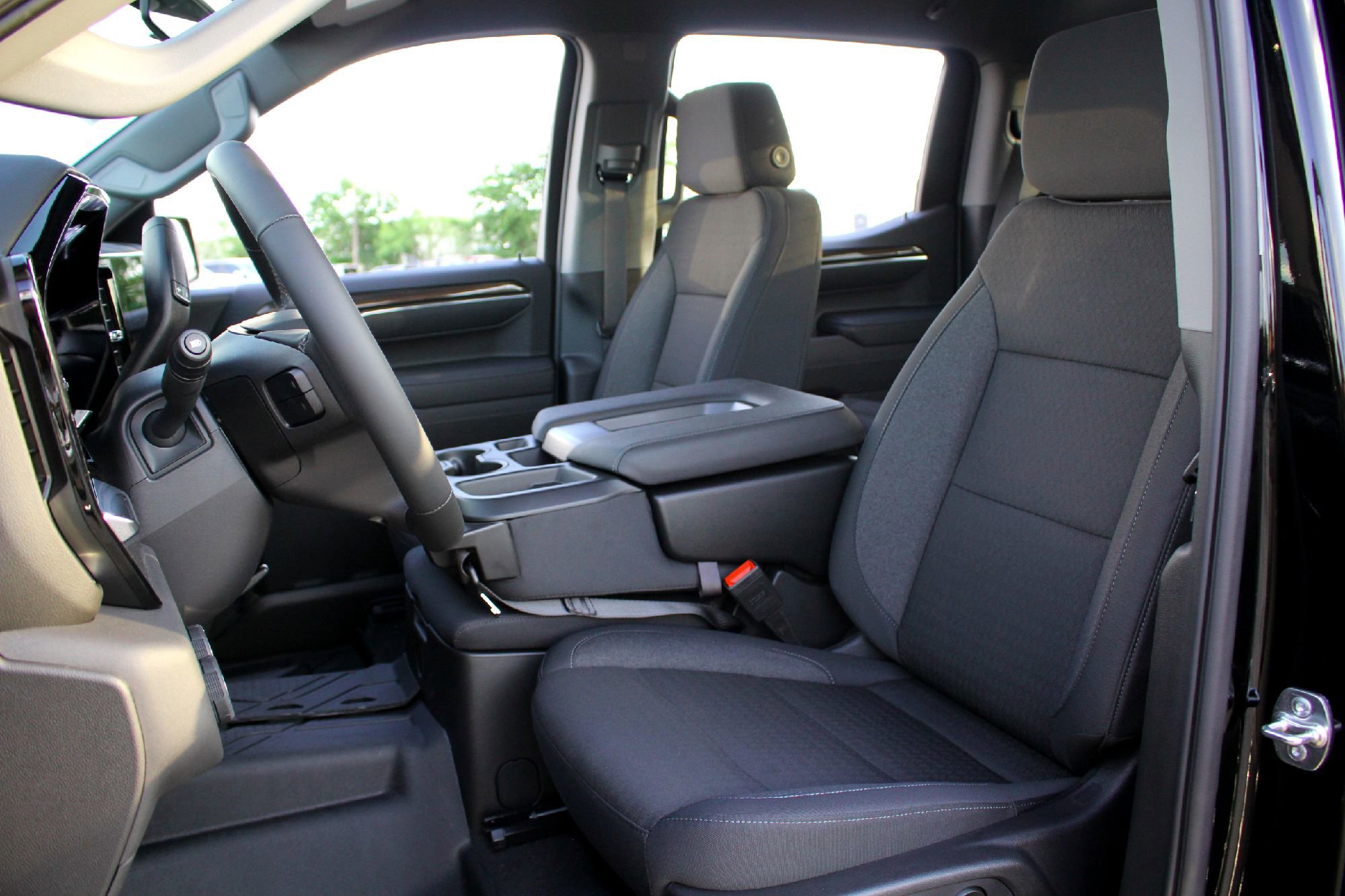 2025 Chevrolet Silverado 1500 RST photo 8