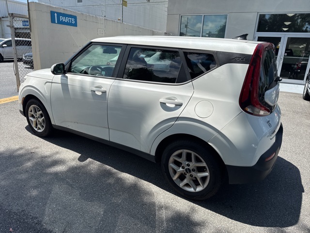 2022 Kia Soul LX photo 3