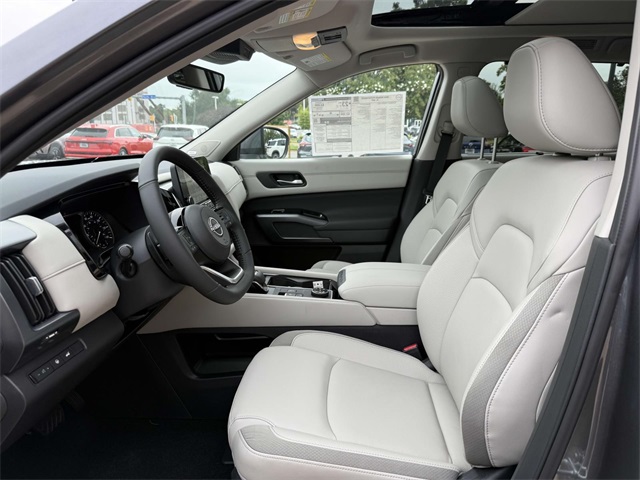2025 Nissan Pathfinder SL photo 13