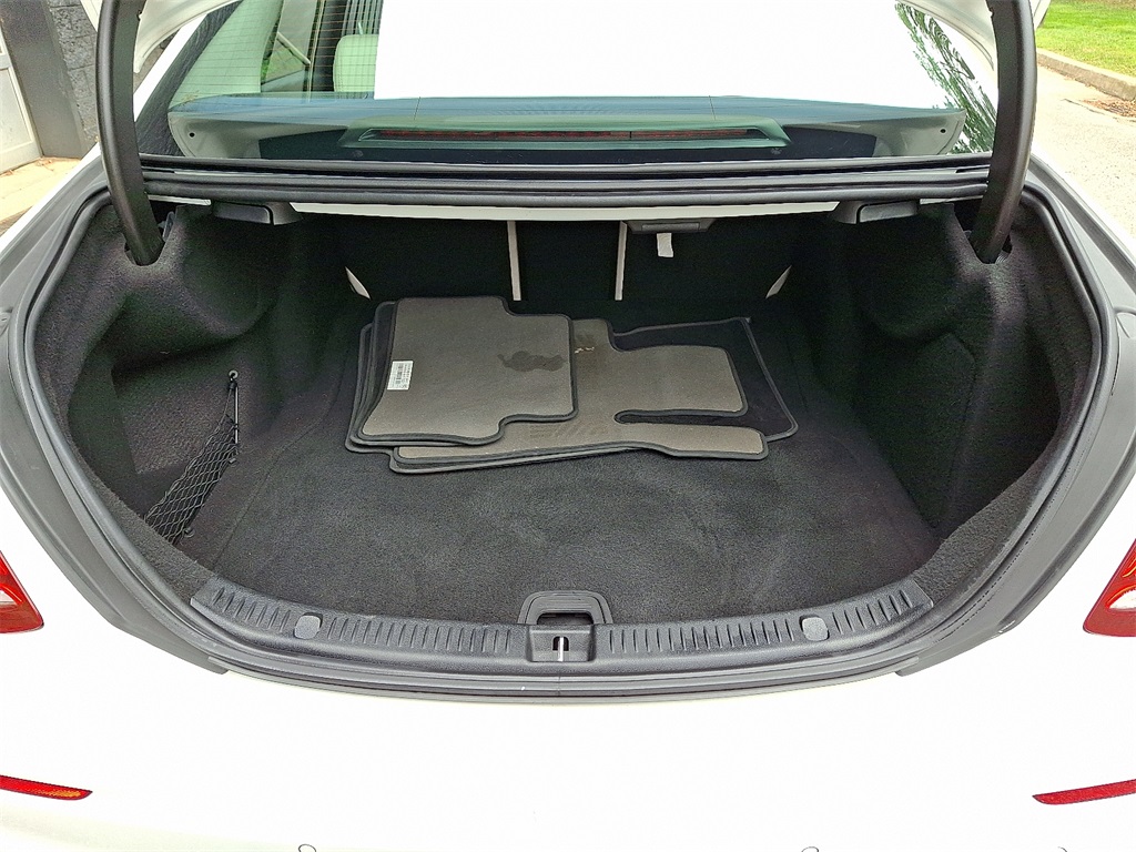 2018 Mercedes Benz E 300 4MATIC Sedan photo 27