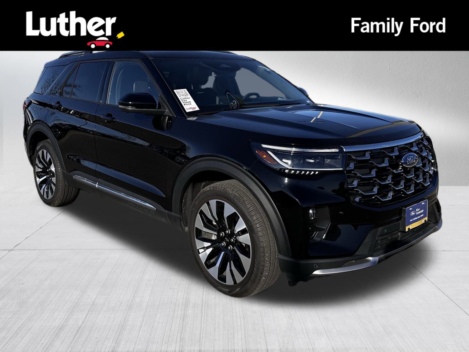 2025 Ford Explorer Platinum's photo