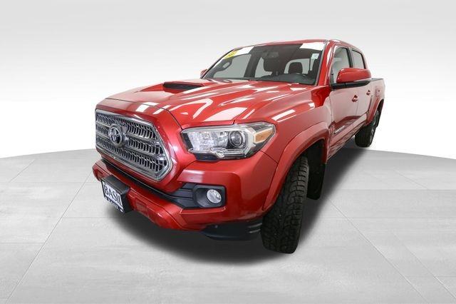 2017 Toyota Tacoma TRD Sport photo 4