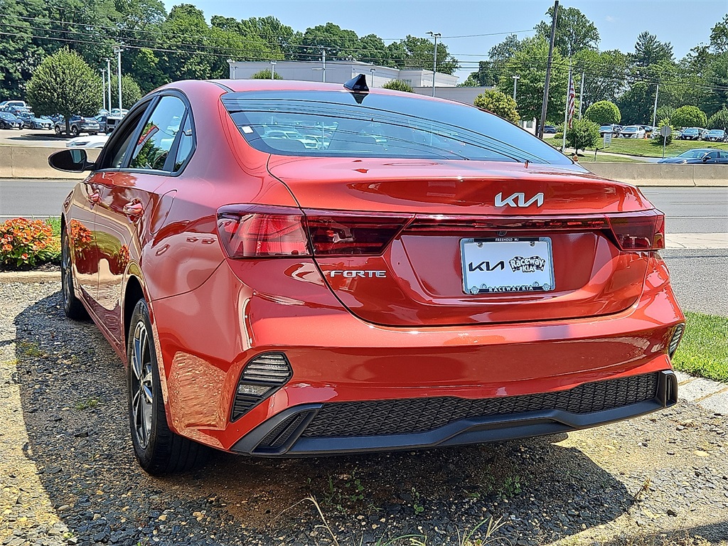 2023 Kia Forte LXS photo 4