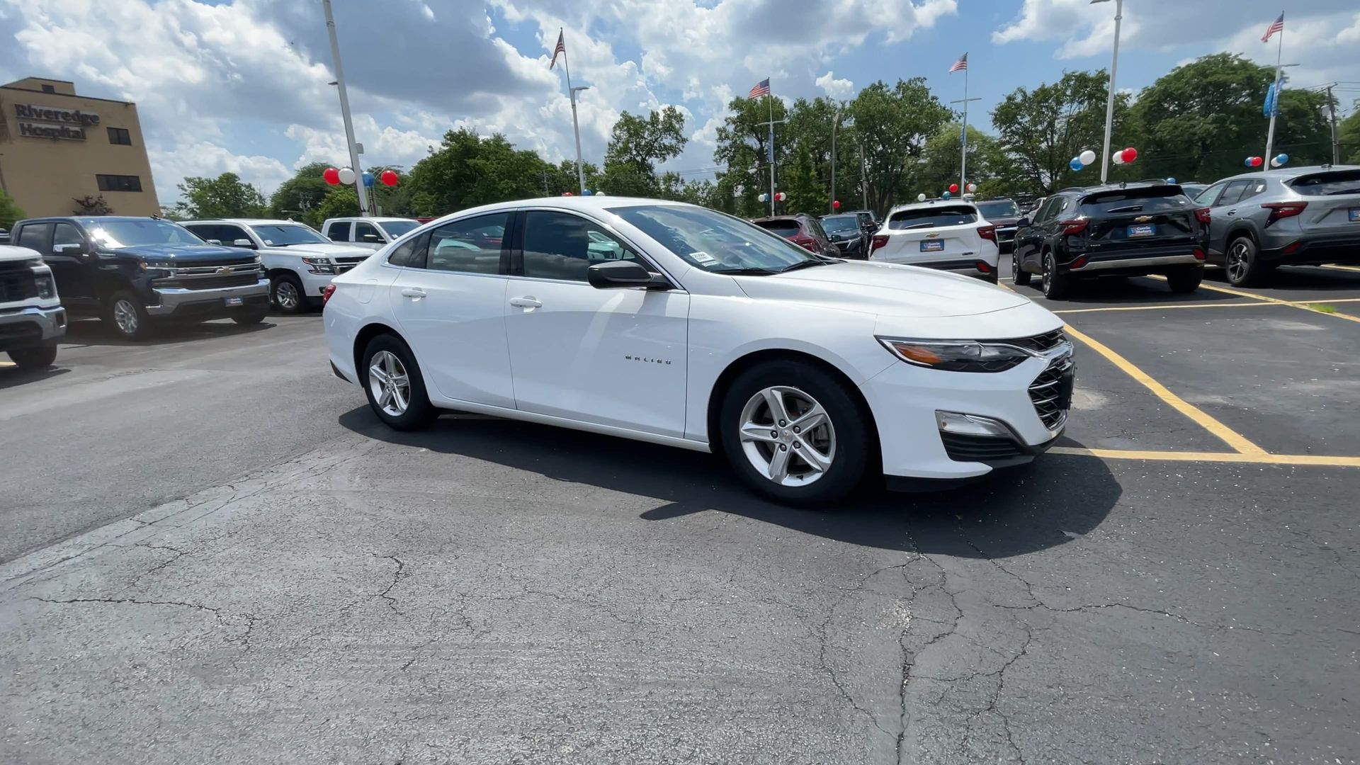 2022 Chevrolet Malibu LS photo 2