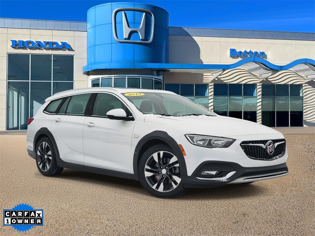 2019 Buick Regal TourX Essence's photo