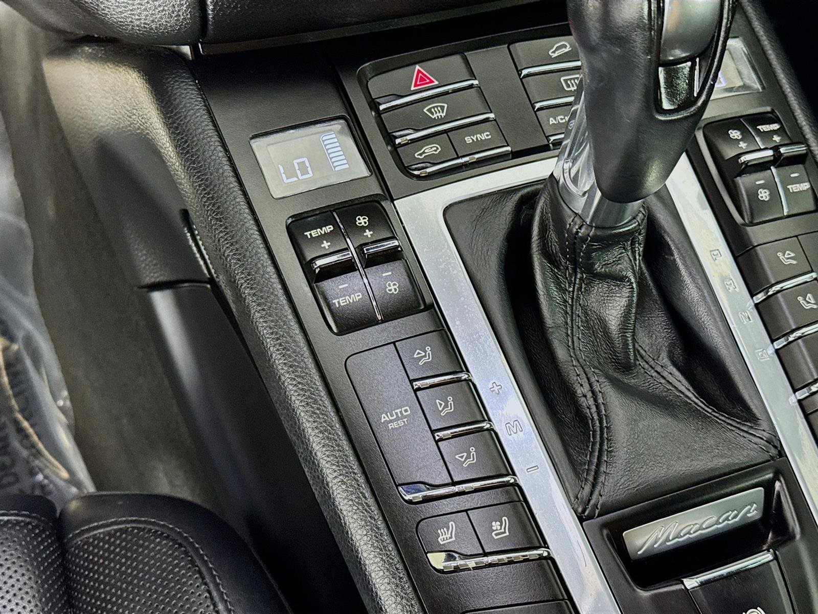 2018 Porsche Macan Base photo 18
