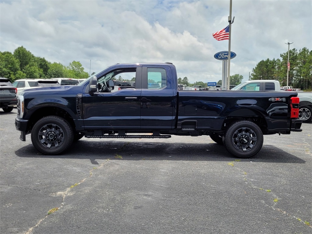 2025 Ford F-350 XL photo 4