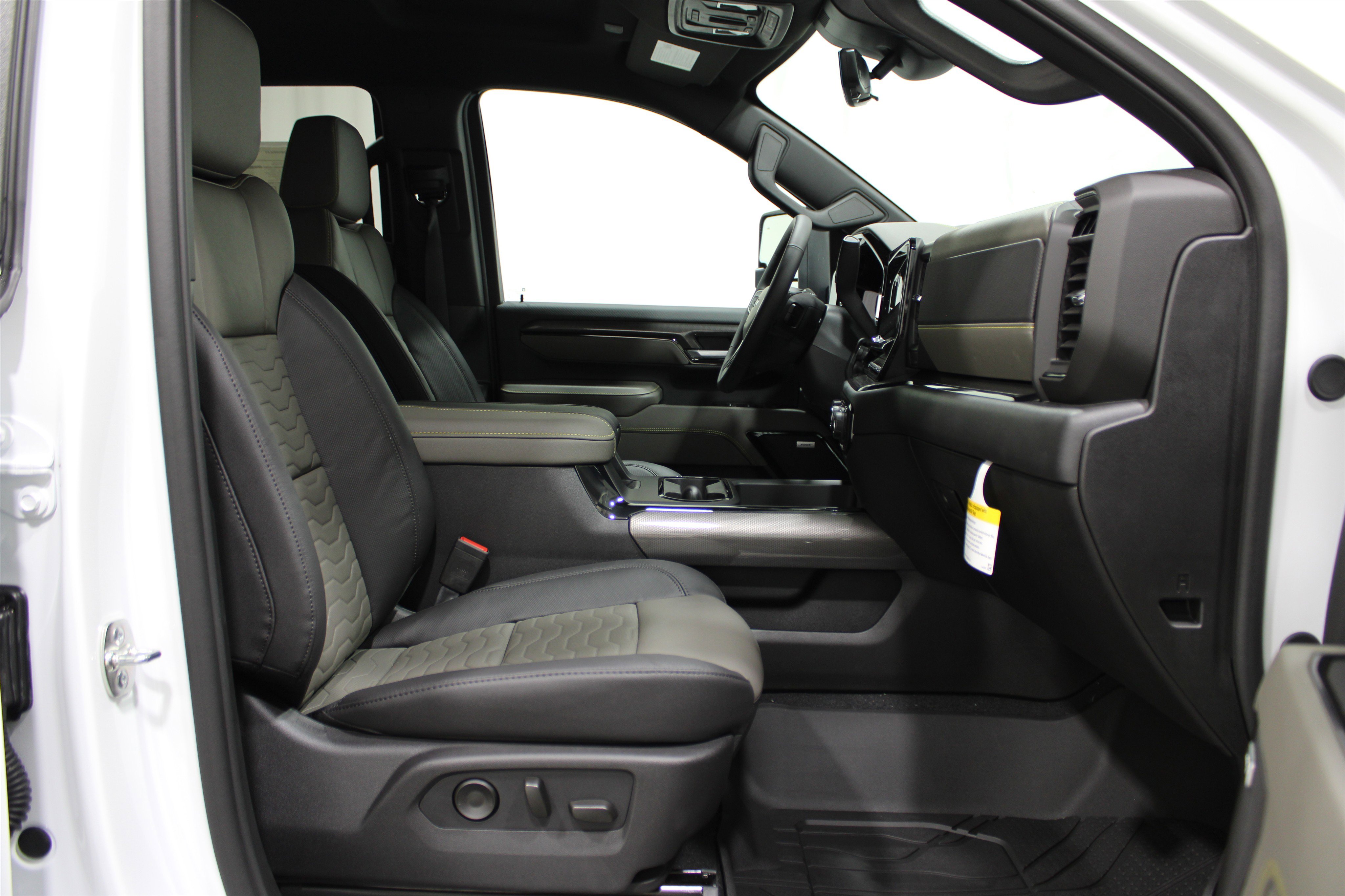2025 Chevrolet Silverado 2500HD ZR2 photo 26