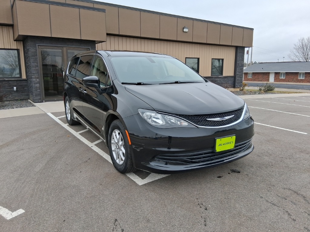 2020 Chrysler Voyager LX photo 3