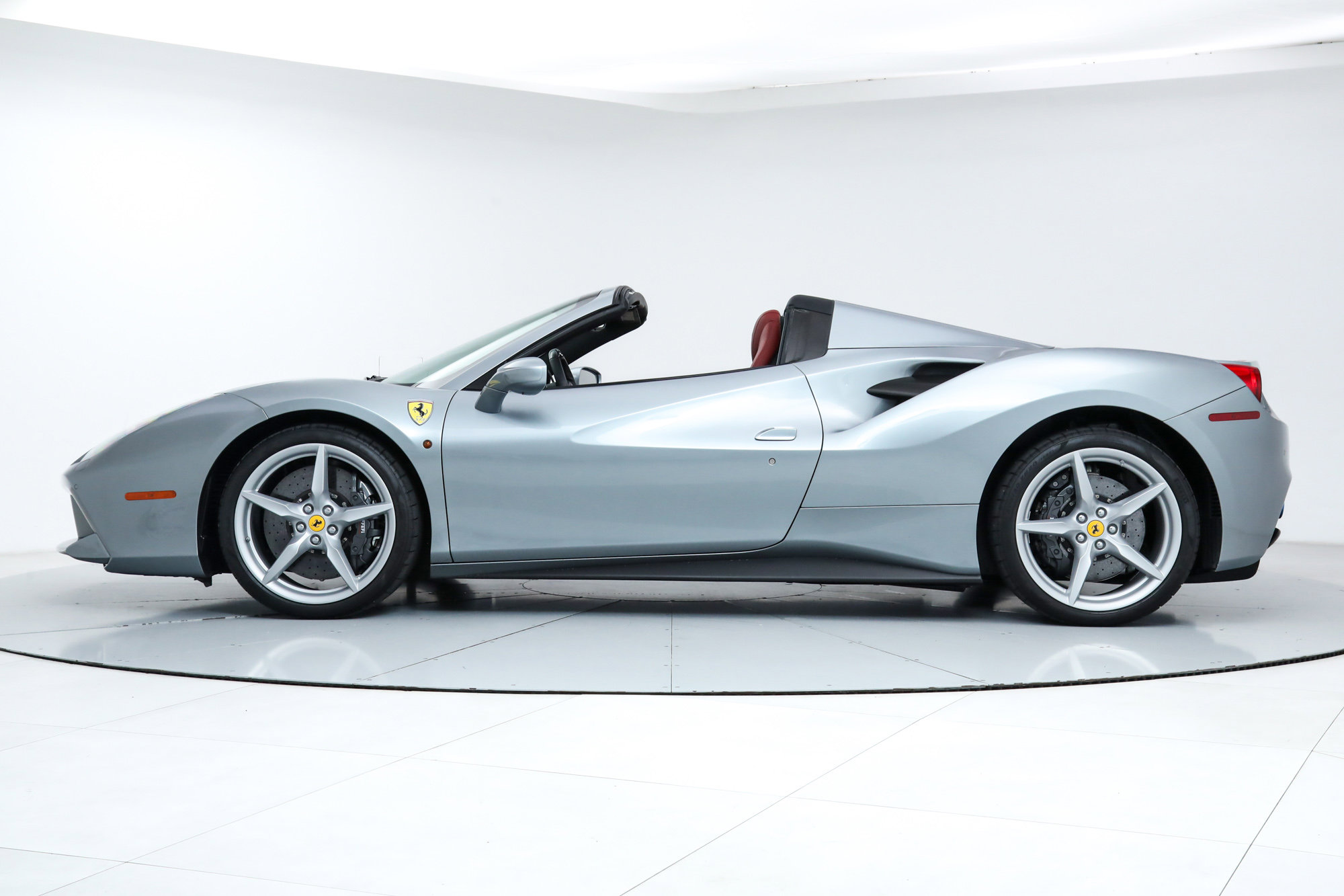 2017 Ferrari 488 Spider photo 3