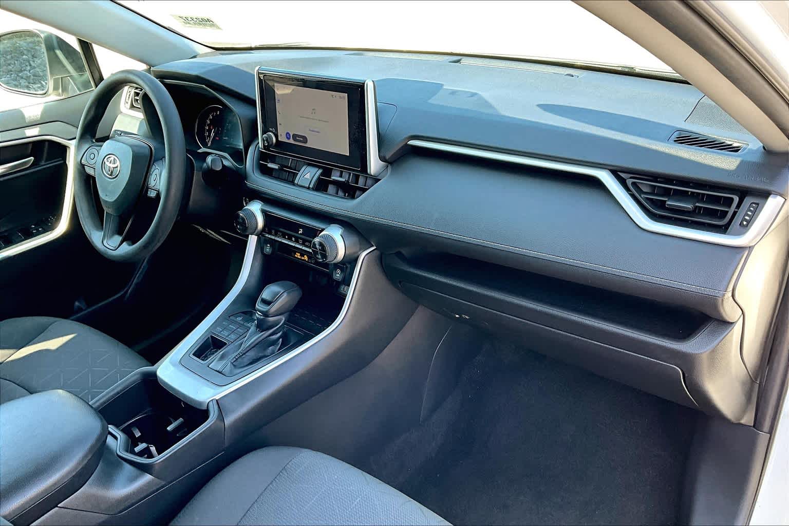 2023 Toyota RAV4 XLE photo 28