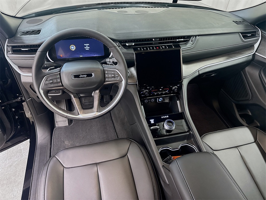 2025 Jeep Grand Cherokee Limited photo 5