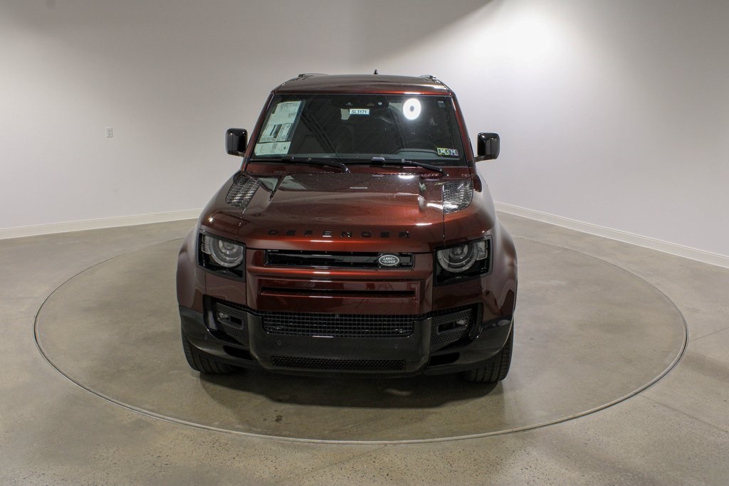 2025 Land Rover Defender 130 X-Dynamic SE photo 8
