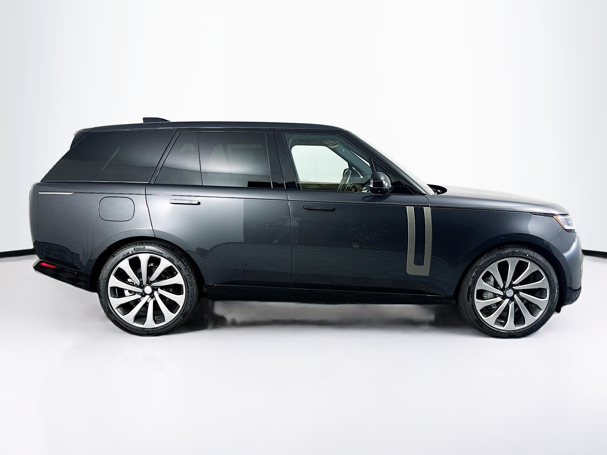 2025 Land Rover Range Rover SE photo 2
