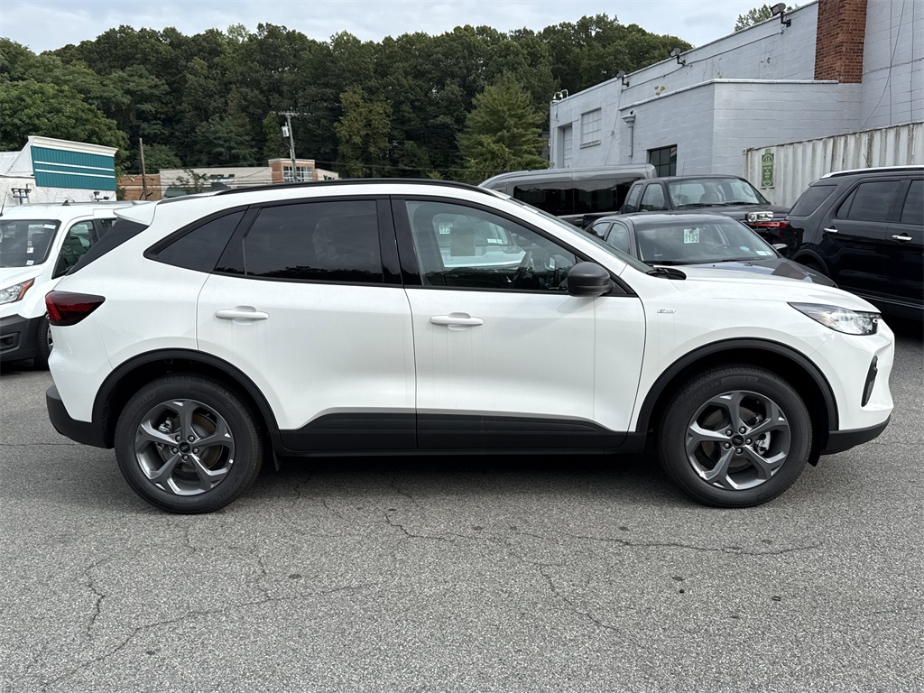 2025 Ford Escape ST-Line photo 3
