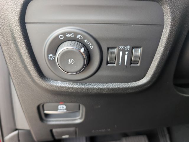 2025 Jeep Grand Cherokee Limited photo 26