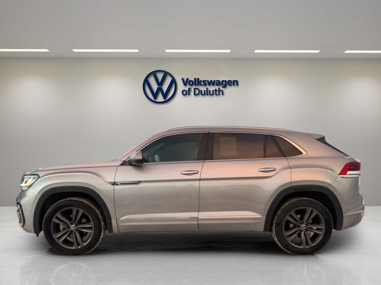 Used 2022 Volkswagen Atlas Cross Sport SEL R-Line with VIN 1V2SC2CA3NC211701 for sale in Hermantown, Minnesota