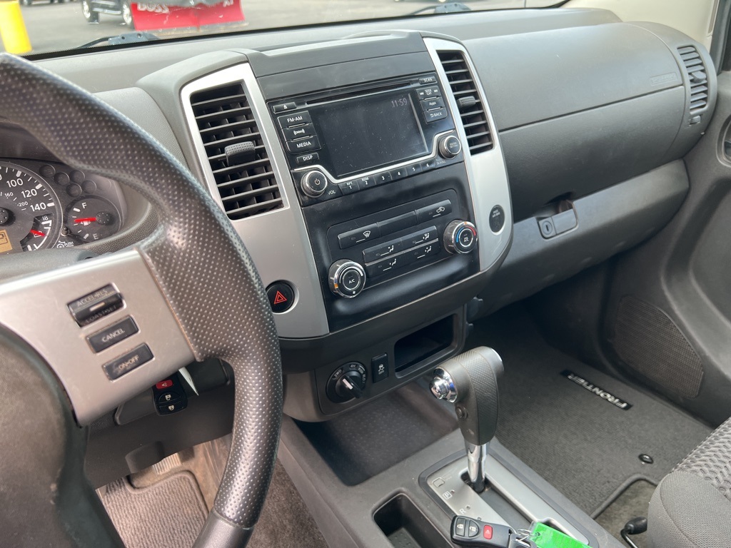 2015 Nissan Frontier SV photo 2