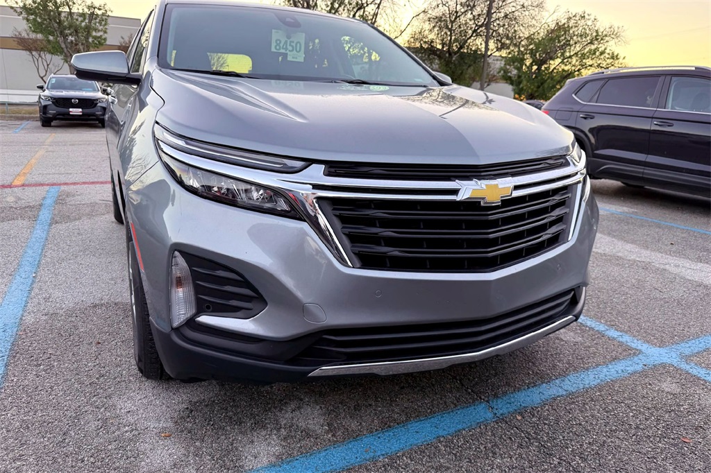 2024 Chevrolet Equinox LT photo 2
