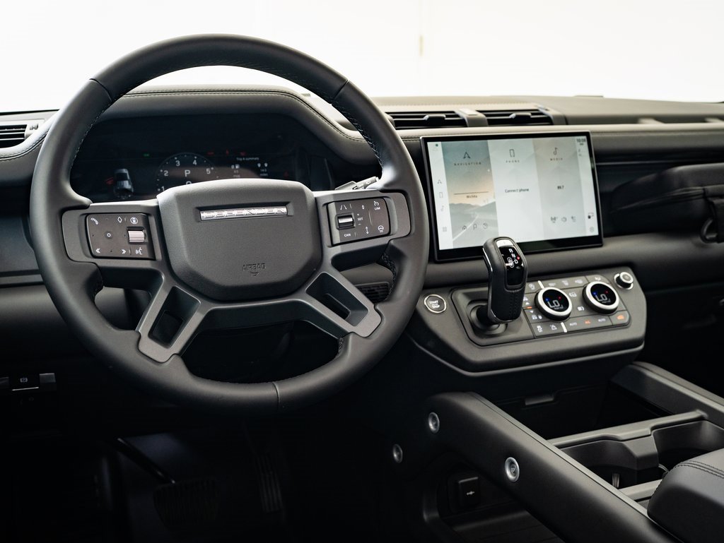2025 Land Rover Defender 110 X-Dynamic SE photo 3