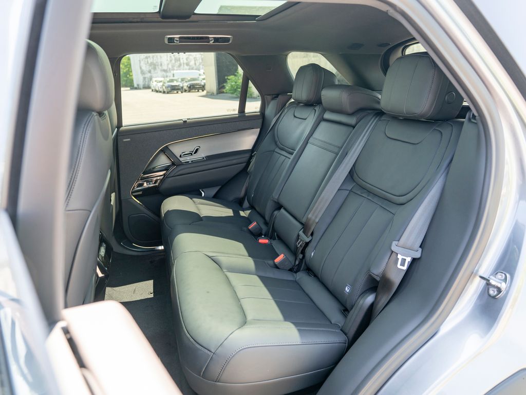 2025 Land Rover Range Rover Sport SE photo 23