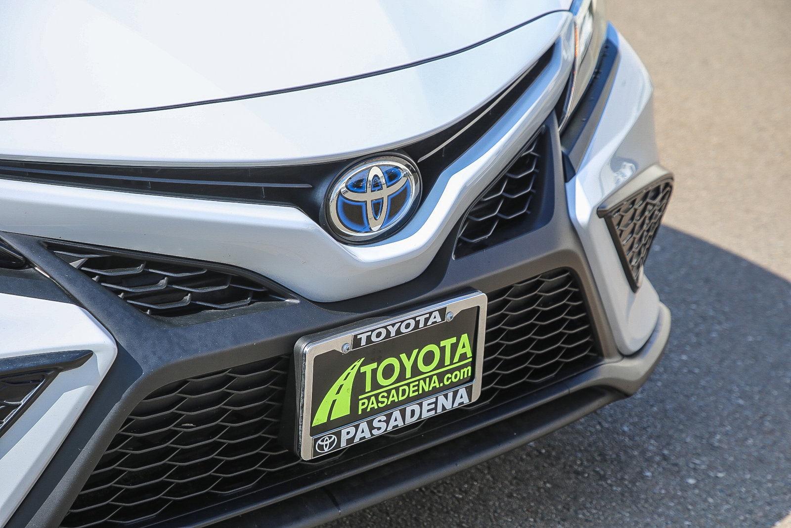 2024 Toyota Camry Hybrid SE photo 4