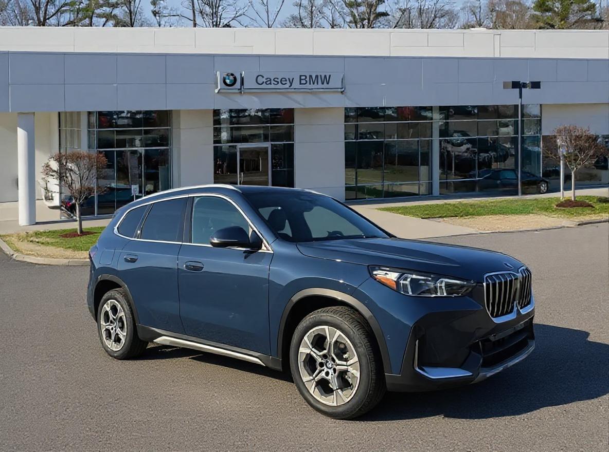 2026 BMW X1 28i's photo