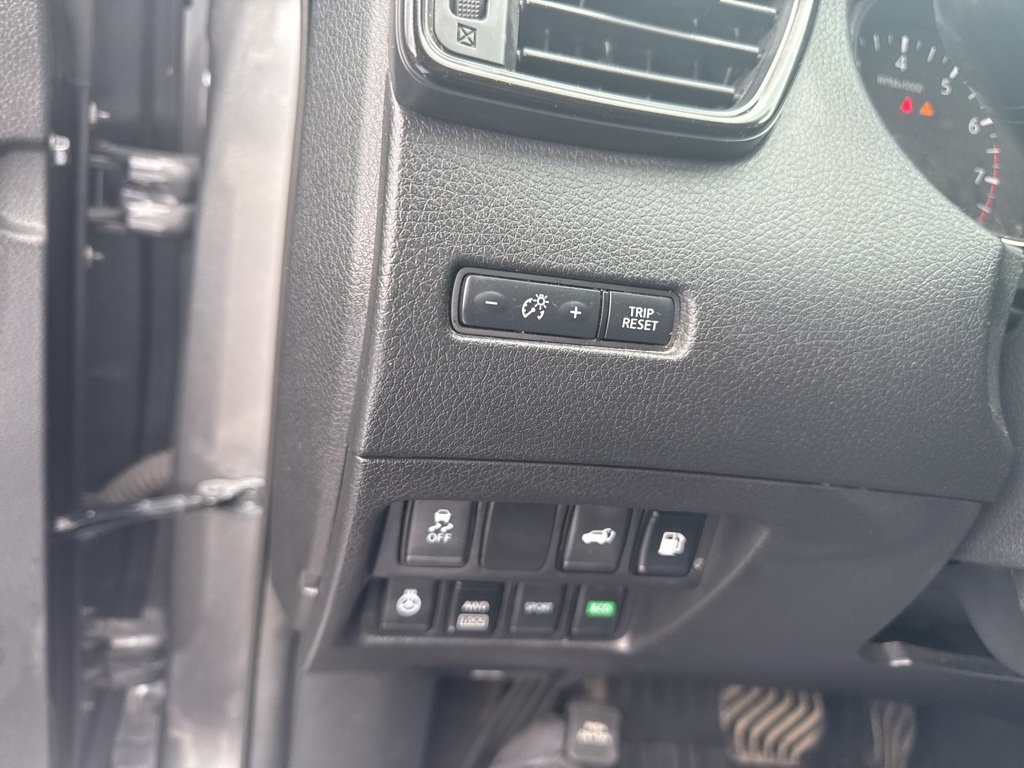 2018 Nissan Rogue SV photo 4