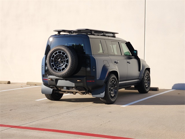 2026 Land Rover Defender 110 V8 photo 2