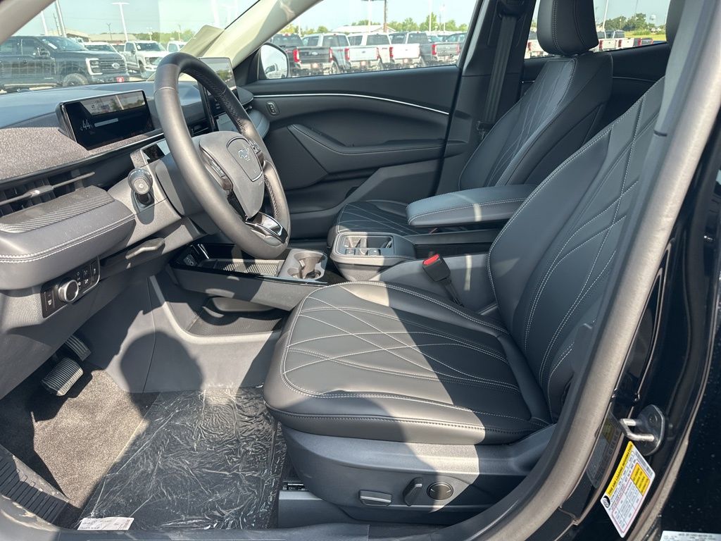 2025 Ford Mustang Mach-E Select photo 13