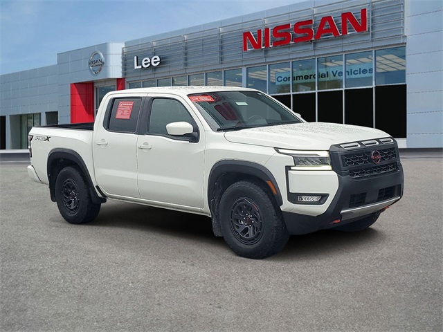 2025 Nissan Frontier PRO-X's photo