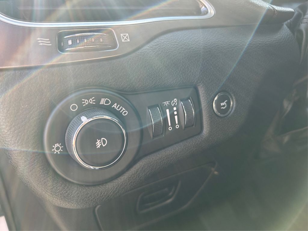 2019 Jeep Cherokee Limited photo 33