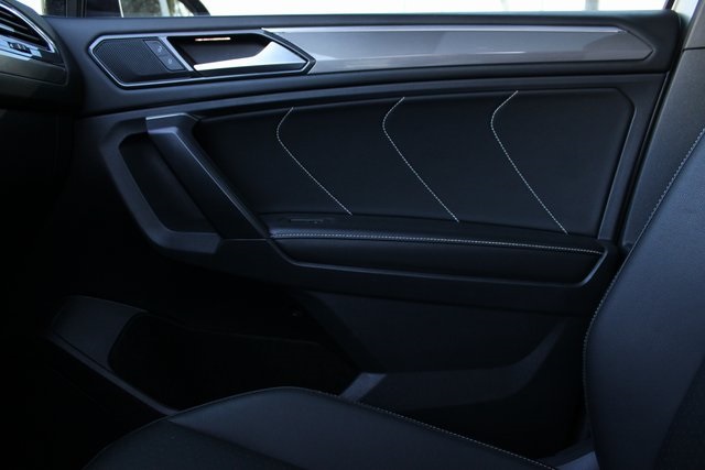 2023 Volkswagen Tiguan SE R-Line Black photo 29